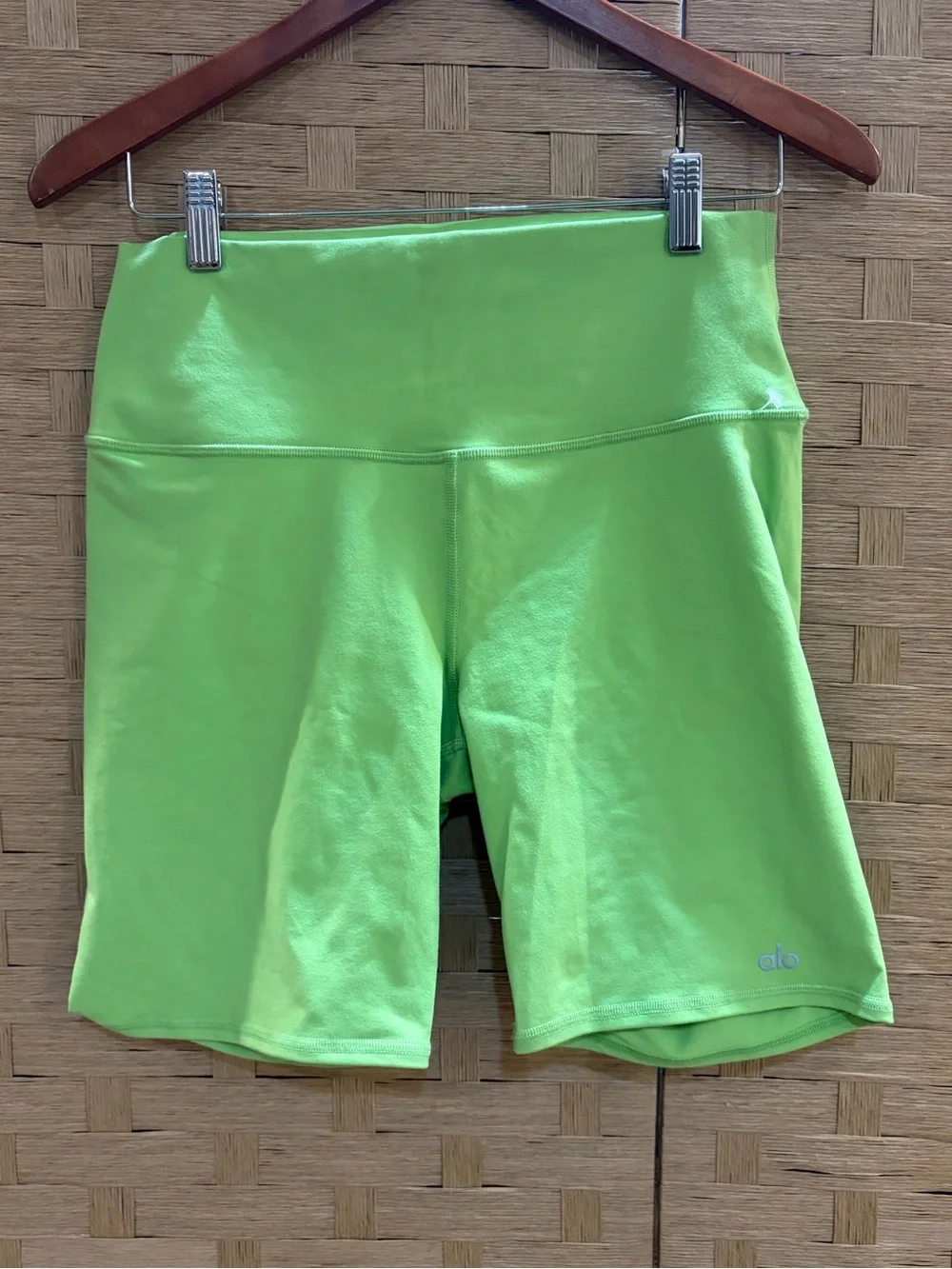 ALO Yoga High-Waist Bike Shorts in Lime Green Size Large EUC